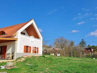 Eladó nyaraló Balatonalmádi