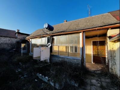 Eladó házrész Gomba