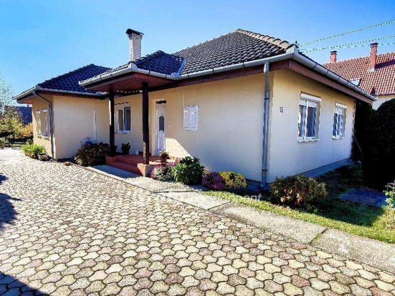 Eladó családi ház Siklós