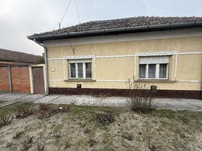 Eladó családi ház Tiszakécske