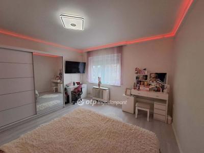 Eladó családi ház Makó