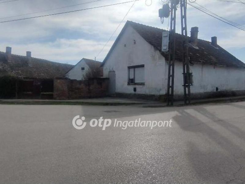 Eladó családi ház Decs