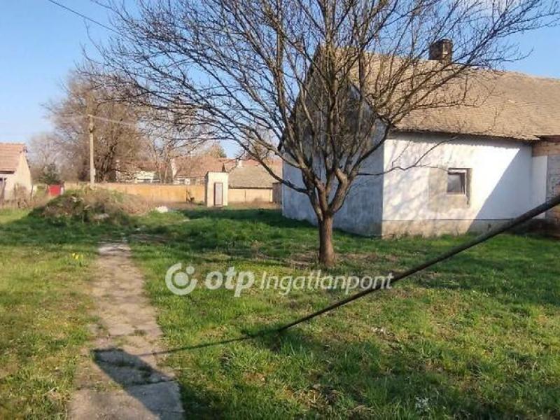 Eladó családi ház Szekszárd