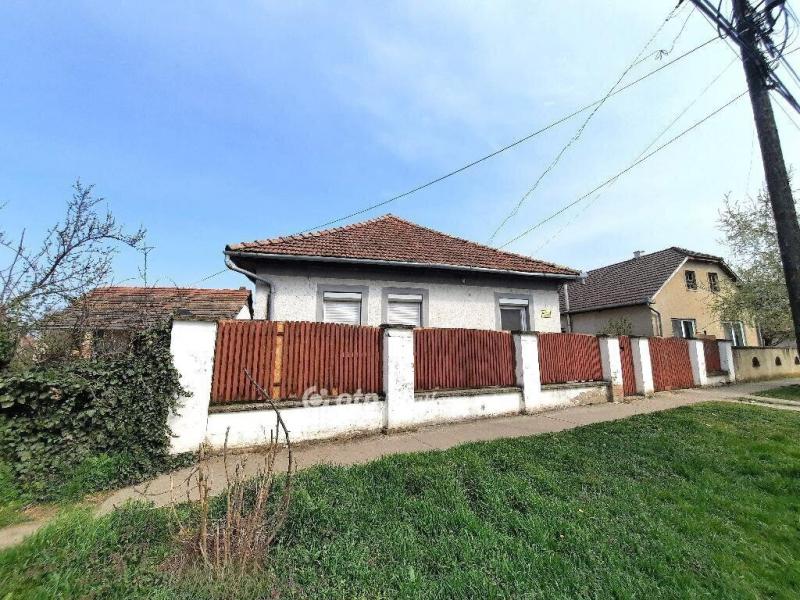 Eladó családi ház Abony