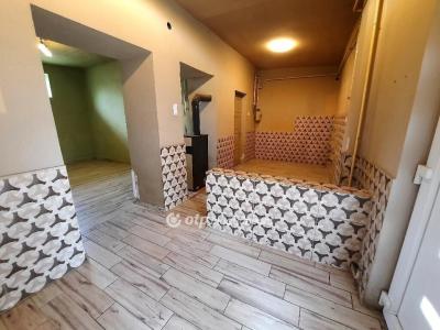 Eladó családi ház Abony