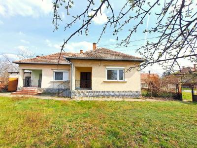 Eladó családi ház Abony