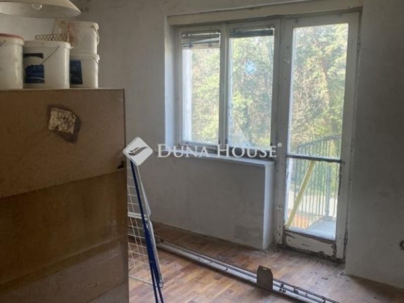 Eladó lakás Komló