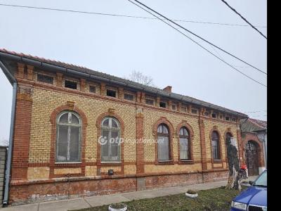 Eladó lakás Kunszentmárton