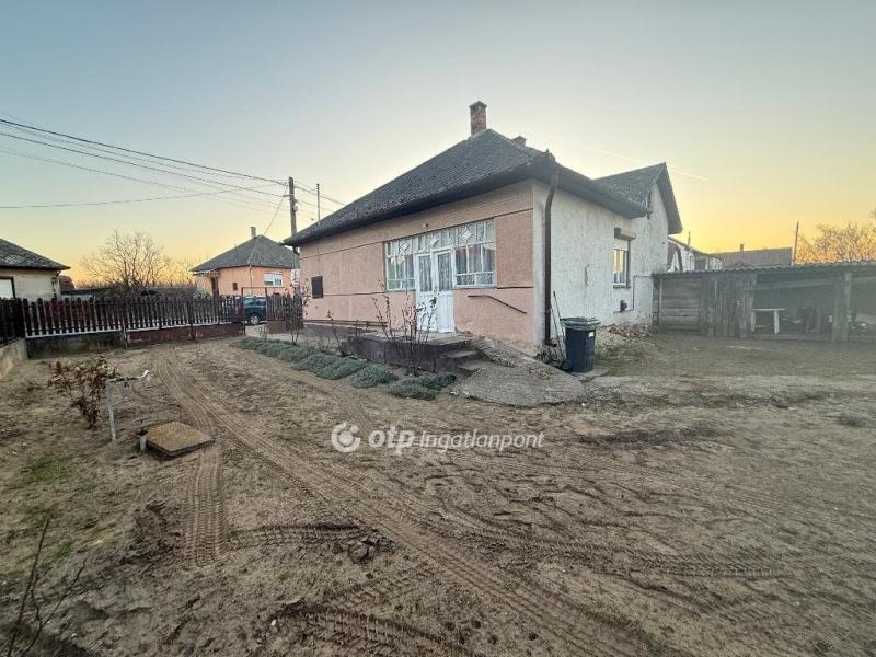 Eladó családi ház Újfehértó