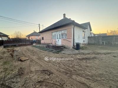 Eladó családi ház Újfehértó