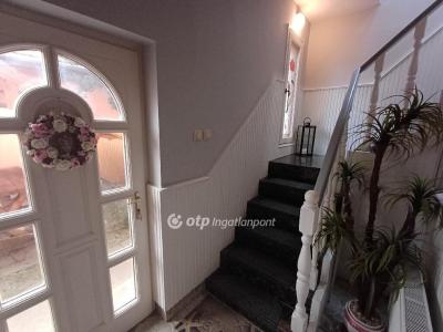 Eladó családi ház Csongrád
