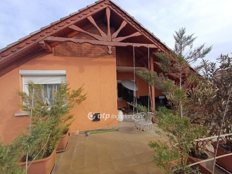 Eladó családi ház Csongrád