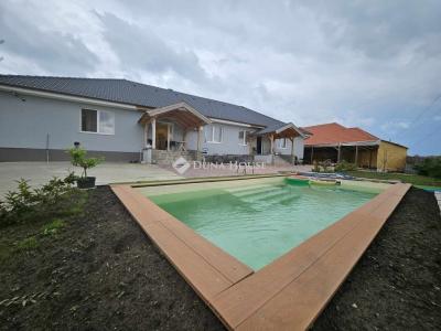 Eladó családi ház Szada