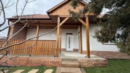 Eladó családi ház Pomáz