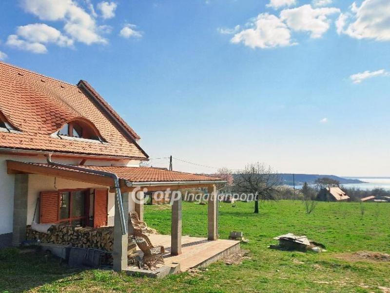 Eladó nyaraló Balatonalmádi