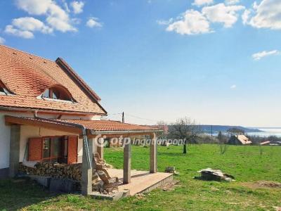 Eladó nyaraló Balatonalmádi