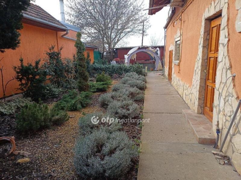 Eladó családi ház Csongrád