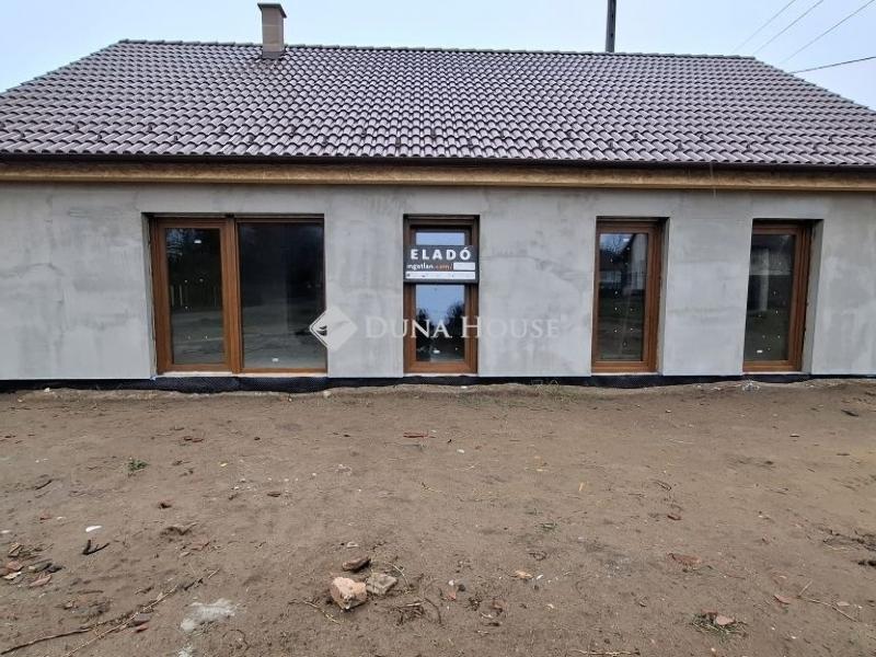 Eladó családi ház Erdőkertes