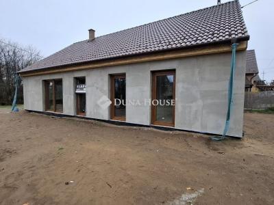 Eladó családi ház Erdőkertes