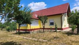 Eladó tanya Székkutas