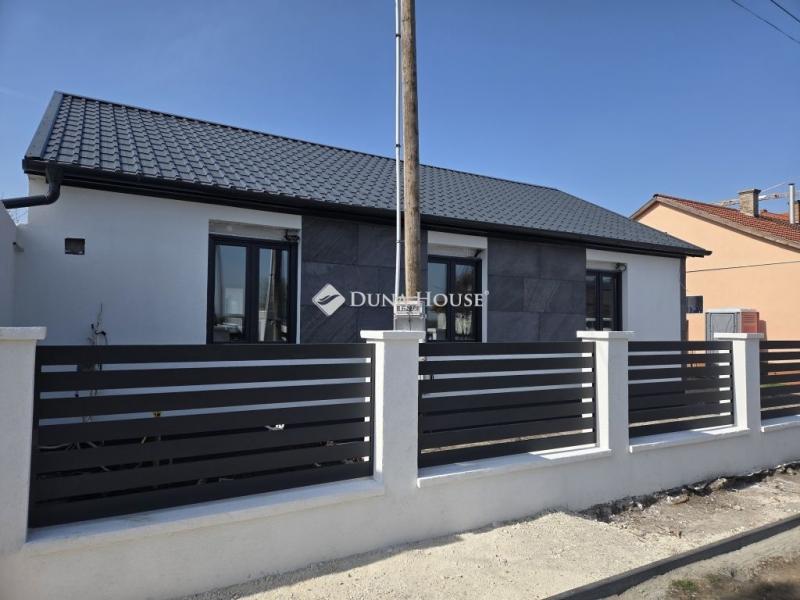 Eladó családi ház Szolnok