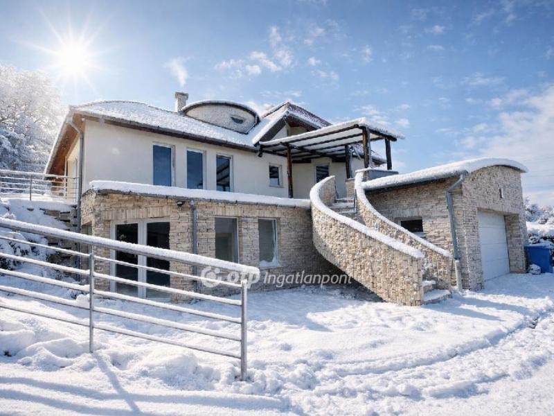 Eladó családi ház Pécs