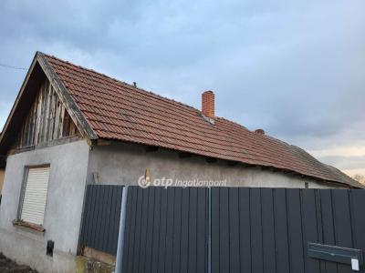 Eladó családi ház Jászfényszaru