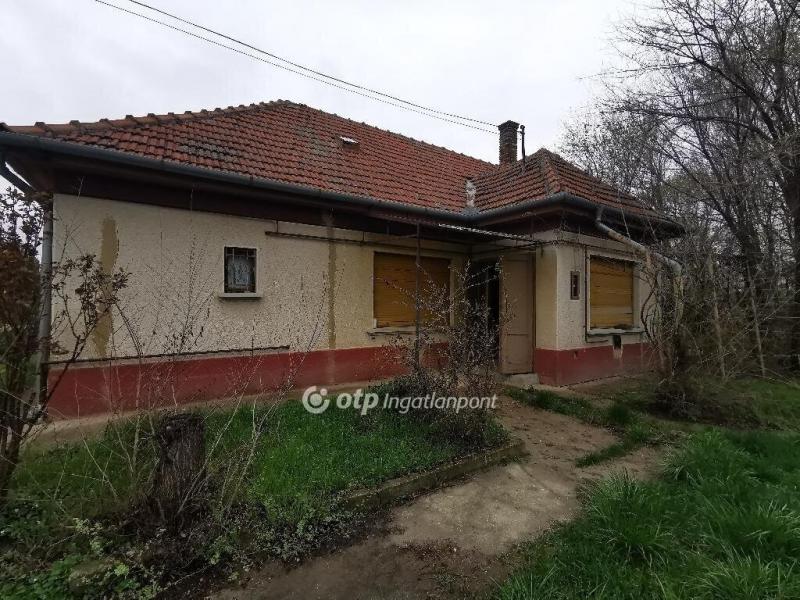 Eladó családi ház Albertirsa