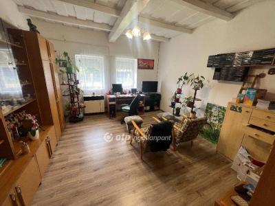 Eladó családi ház Újszász