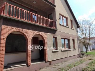 Eladó családi ház Jászberény