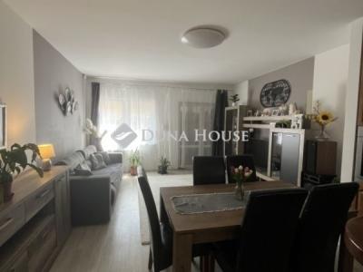 Eladó lakás Százhalombatta