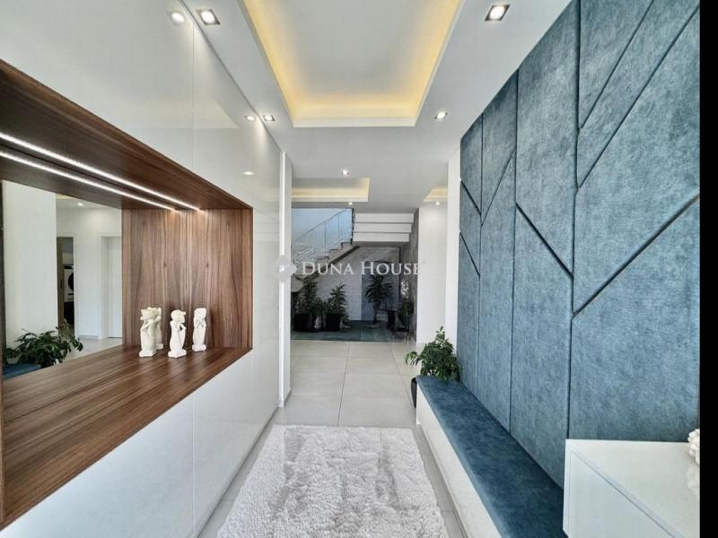 Eladó családi ház Koroncó