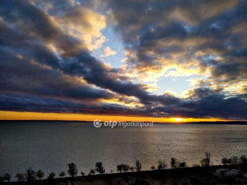 Eladó lakás Balatonkenese Balatonakarattya
