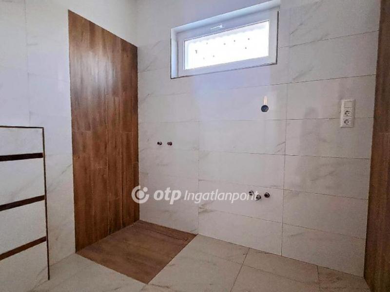 Eladó lakás Balatonkenese Balatonakarattya