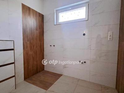 Eladó lakás Balatonkenese Balatonakarattya