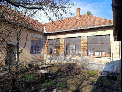 Eladó családi ház Szeged