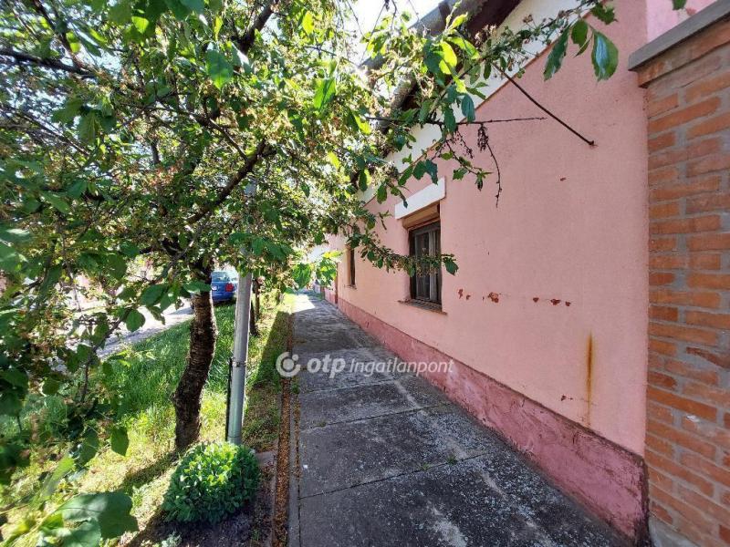 Eladó családi ház Csongrád