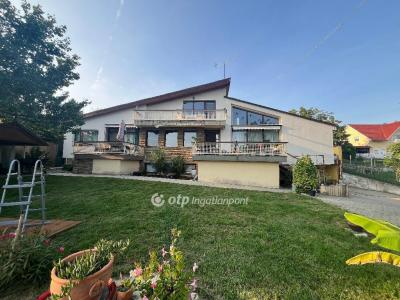 Eladó családi ház Vonyarcvashegy