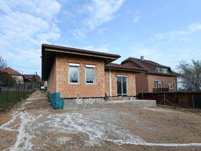 Eladó családi ház Érd