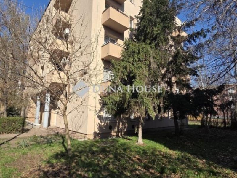 Eladó lakás Szolnok