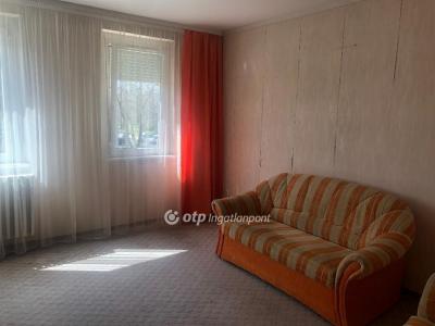Eladó lakás Ajka