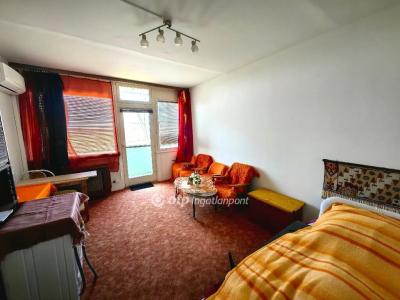 Eladó lakás Karcag