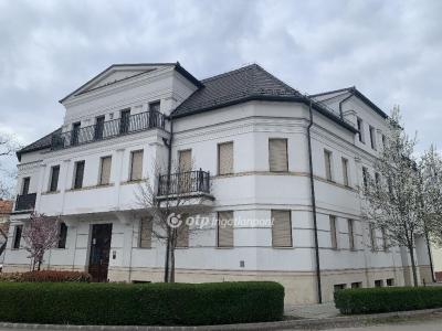 Eladó lakás Kecskemét