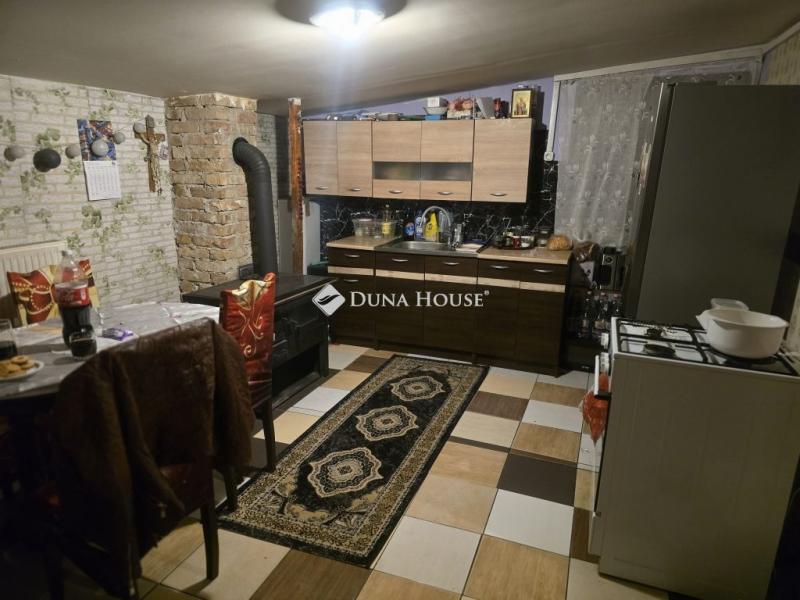 Eladó családi ház Domony