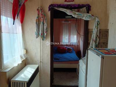 Eladó családi ház Törtel