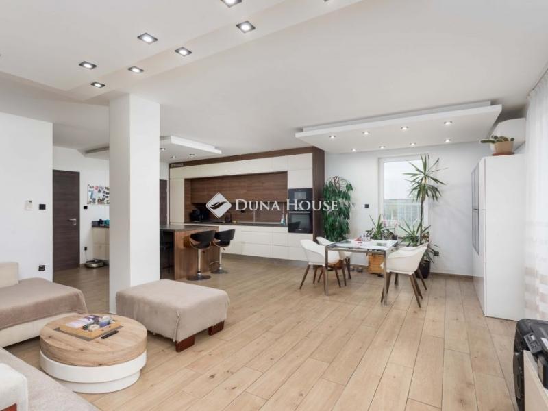 Eladó lakás Győrújfalu