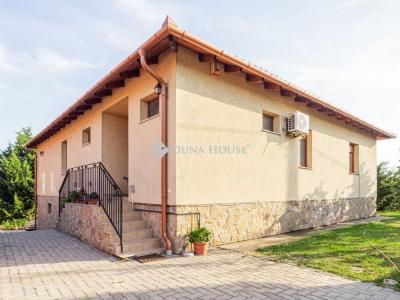Eladó családi ház Diósd