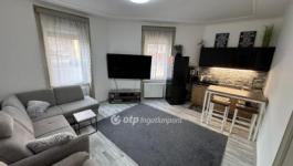 Eladó lakás Cegléd