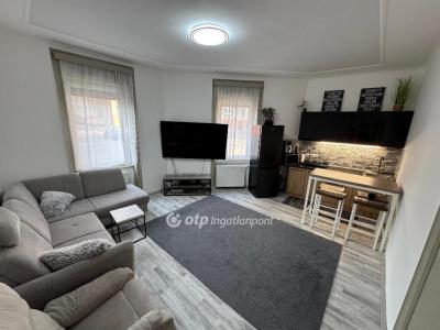 Eladó lakás Cegléd