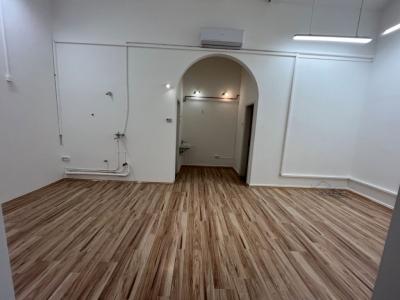 Eladó utcai bejáratú üzlethelység Debrecen